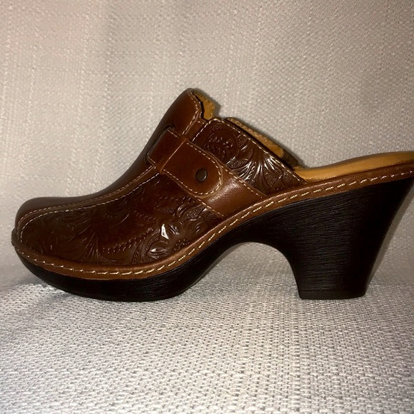 Sofft Dory Embossed Brown Leather Platform Mules with Heel 7 1/2 Wide - Picture 4 of 11